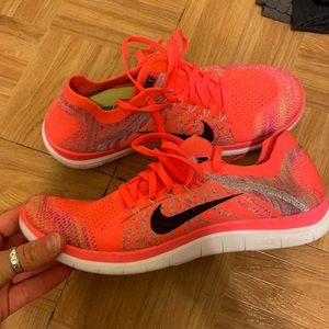 Nike free 4.0 fly knit pink tennis shoe